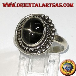 Bague en argent avec étoile noire, sertie ovale
