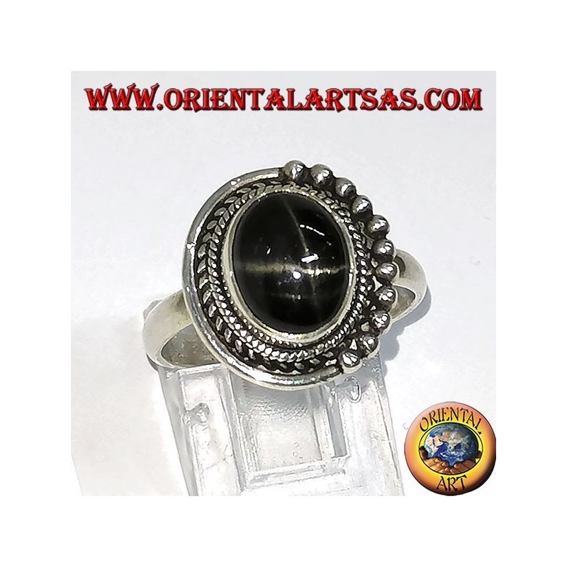 Bague en argent avec étoile noire, sertie ovale