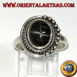 Bague en argent avec étoile noire, sertie ovale