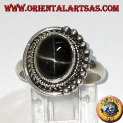 Bague en argent avec étoile noire, sertie ovale