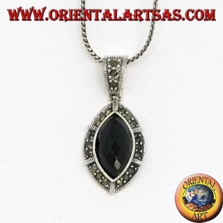 Pendentif en argent avec onyx à pointe ovale et marcassite sur le bord