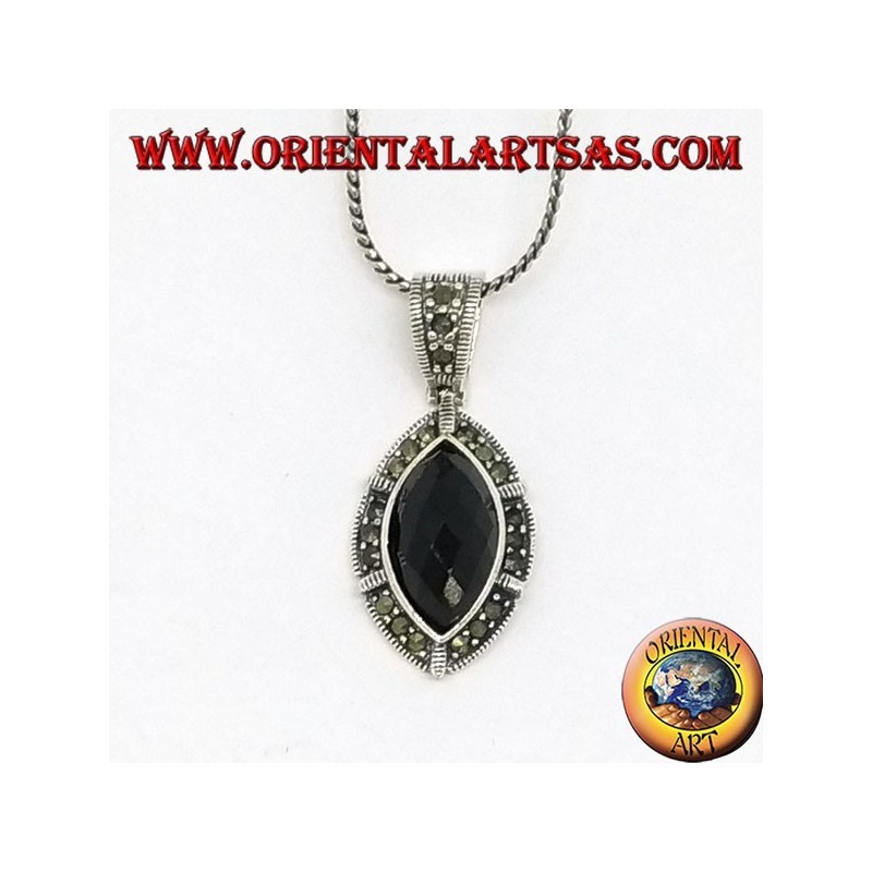 Colgante de plata con ónix puntiagudo oval facetado y marcasita en el borde