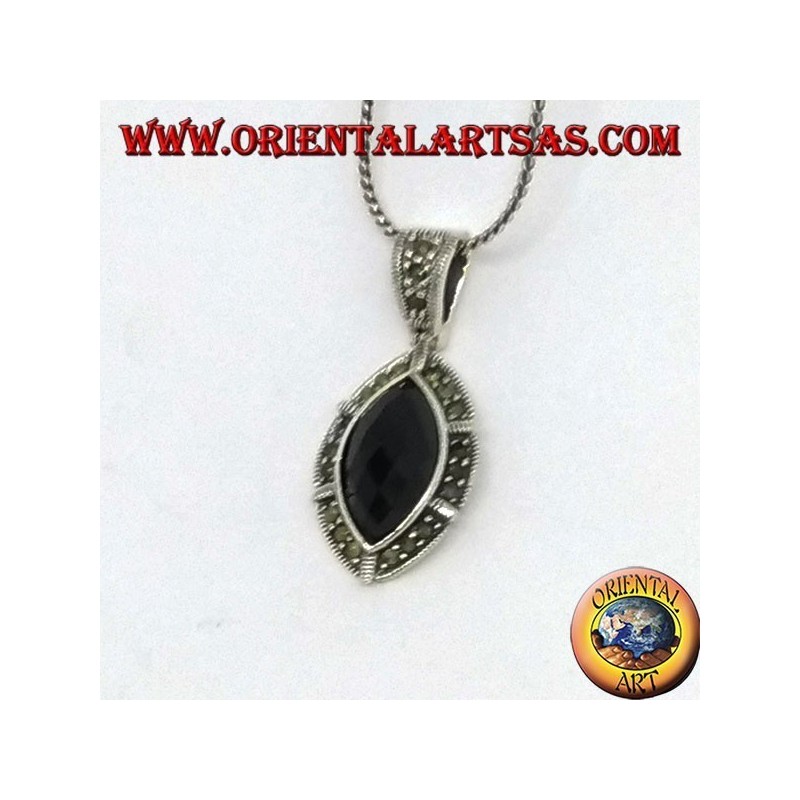 Pendentif en argent avec onyx à pointe ovale et marcassite sur le bord