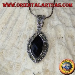 Silberanhänger mit facettiertem ovalem Onyx und Markasit am Rand