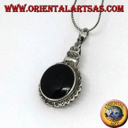 Silberanhänger mit rundem Onyx und Markasit an der Grenze im imperialen Stil