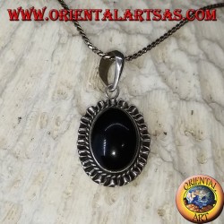 Pendentif en argent avec onyx ovale et bord ondulé