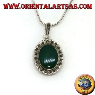 Pendentif en argent avec agate verte ovale et coeur en marcassite sur le bord