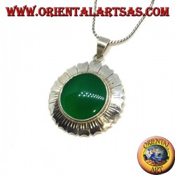 Silver pendant in the shape of a daisy flower and round green agate