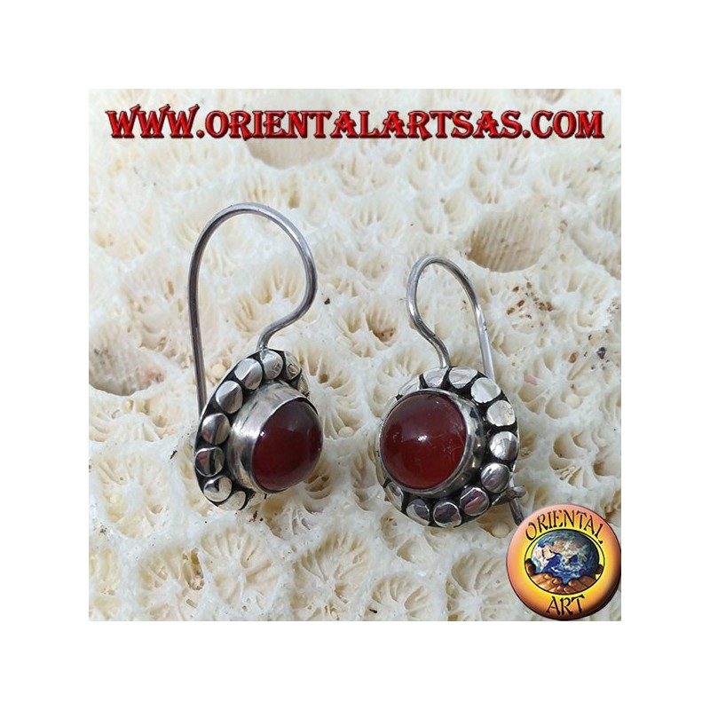 Boucles d'oreilles en argent avec cornaline ronde avec des clous