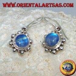 Pendientes de plata con labradorita azul redonda.