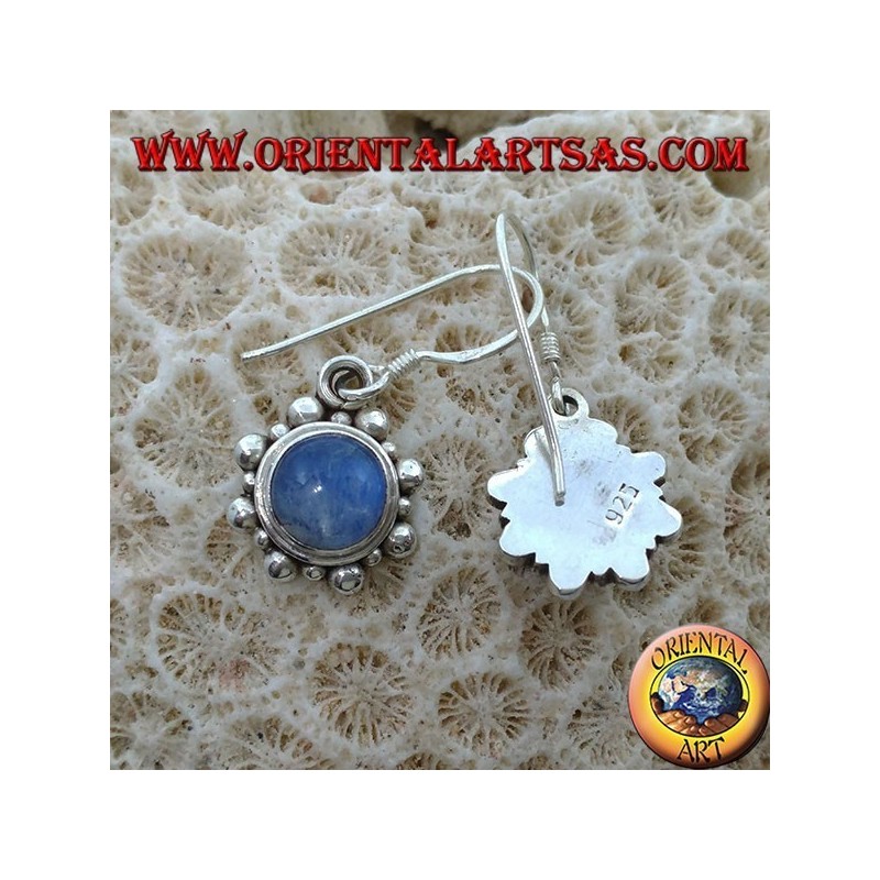 Pendientes de plata con labradorita azul redonda.