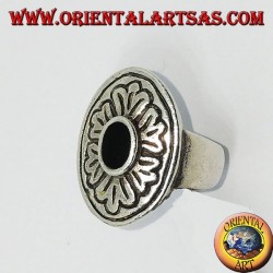 Bague en argent avec onyx ovale et large bordure incrustée