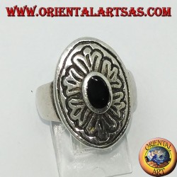 Bague en argent avec onyx ovale et large bordure incrustée