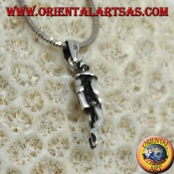 Colgante de plata de buzo con cilindros.