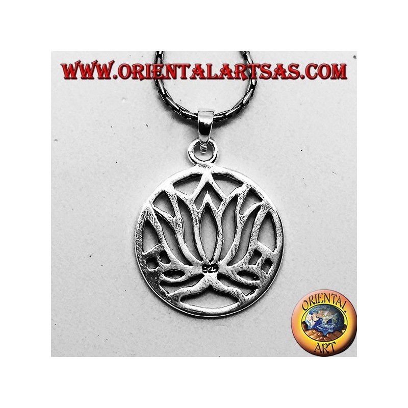 Simple pendentif en argent avec des fleurs de lotus dans le cercle