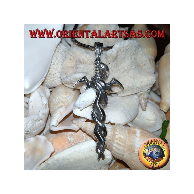Colgante de plata, espada con serpiente retorcida.