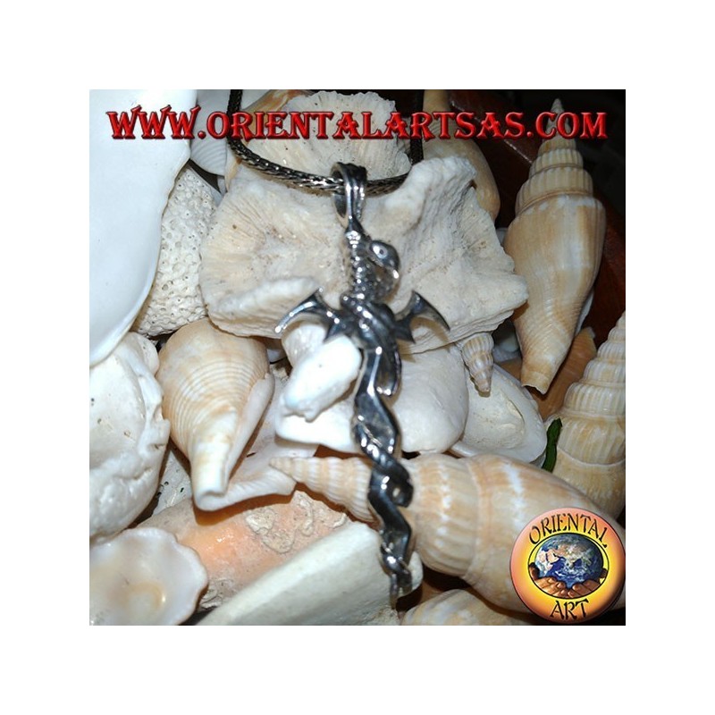 Colgante de plata, espada con serpiente retorcida.