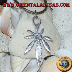 Silberanhänger eines Marihuanablattes