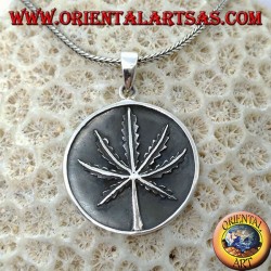 Pendentif médaillon en argent avec feuille de marijuana à faible relief