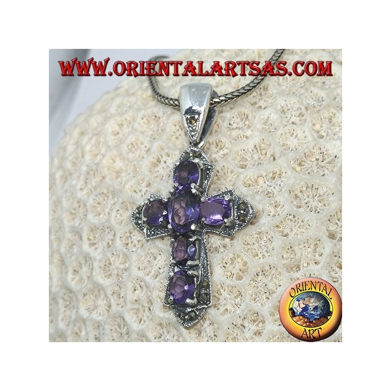 Silberanhänger in Form eines Kreuzes mit Markassiten und sechs Amethysten