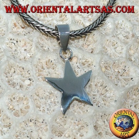 Ciondolo in argento semplice a forma di stella piccola 