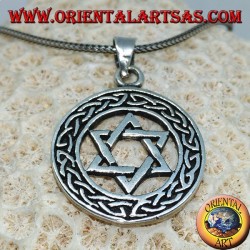 Pendentif étoile de David en argent dans le cercle avec noeud