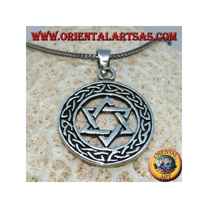 Pendentif étoile de David en argent dans le cercle avec noeud