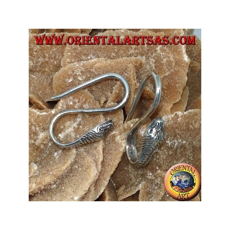 Pendientes de plata con forma de cobra (serpiente).