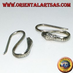 Pendientes de plata con forma de cobra (serpiente).