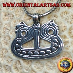 Colgante en barco de plata con dragones vikingos drakkar.