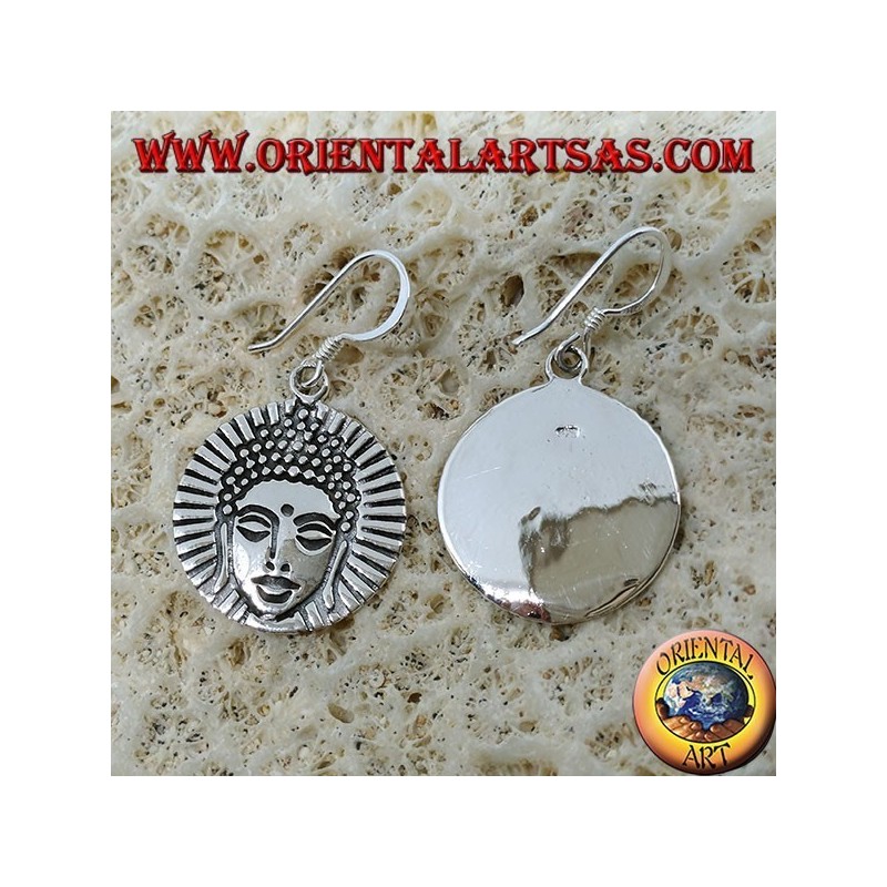 Pendientes de plata con forma de buda.