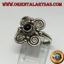 Silver ring with round onyx and 4 spirals around