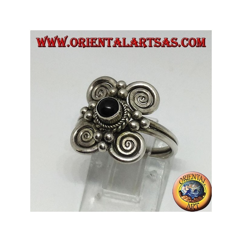 Anello in argento con onice tonda e 4 spirali  intorno