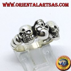 Bague en argent avec trois crânes en alternance