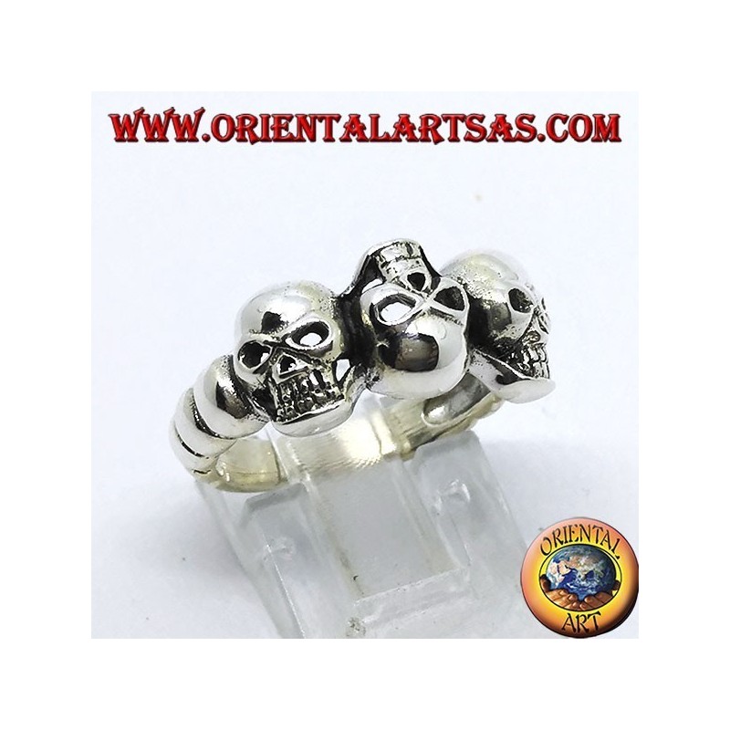 Bague en argent avec trois crânes en alternance