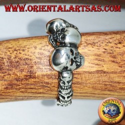 Silver ring with three skulls with bone