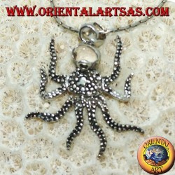 Colgante en plata del pulpo , símbolo móvil de la inteligencia.