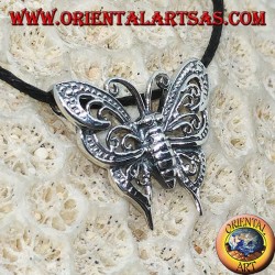 Pendentif en argent d'un papillon avec deux crochets pour le collier