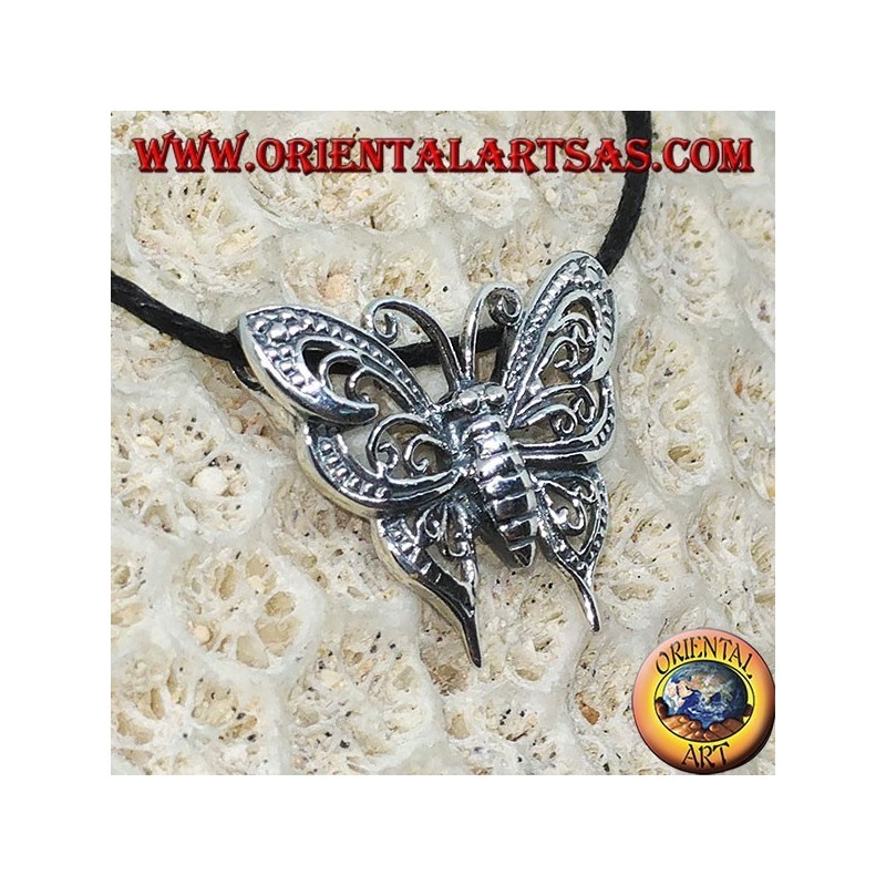 Pendentif en argent d'un papillon avec deux crochets pour le collier