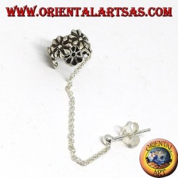 Ohrstulpe-Ohrring mit Silberkette, kleine Blumen