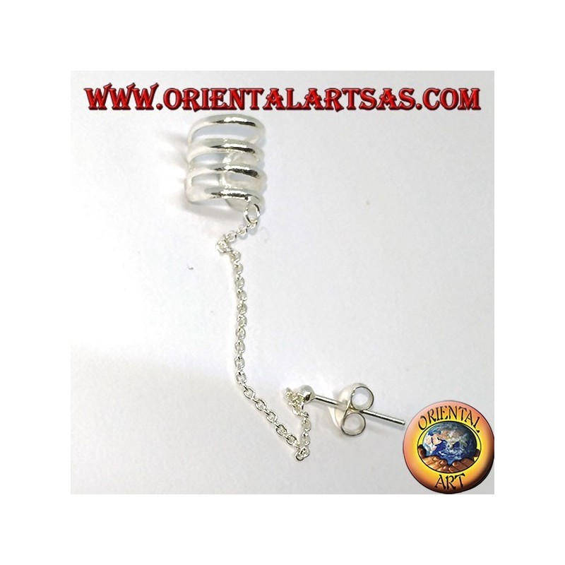 Pendiente Ear Cuff con cadena de plata, con cuatro círculos.