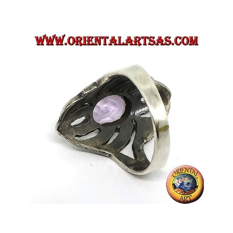 Anillo de plata con marcasita y amatista ovalada natural.