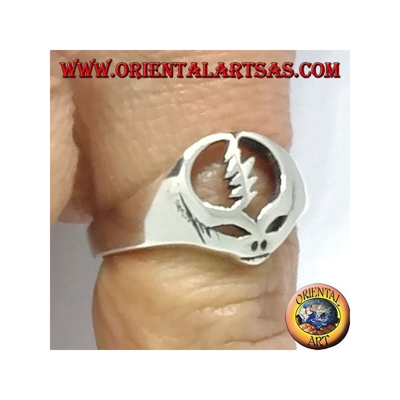 Silver ring, alien skull