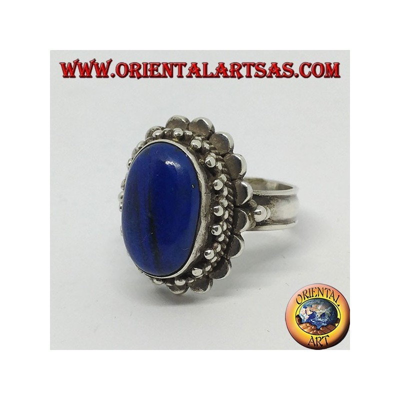 Anillo de plata con lapislázuli ovalado grande rodeado de bolas.