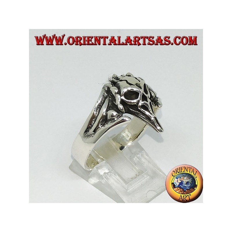 Silver ring with the crow's skull