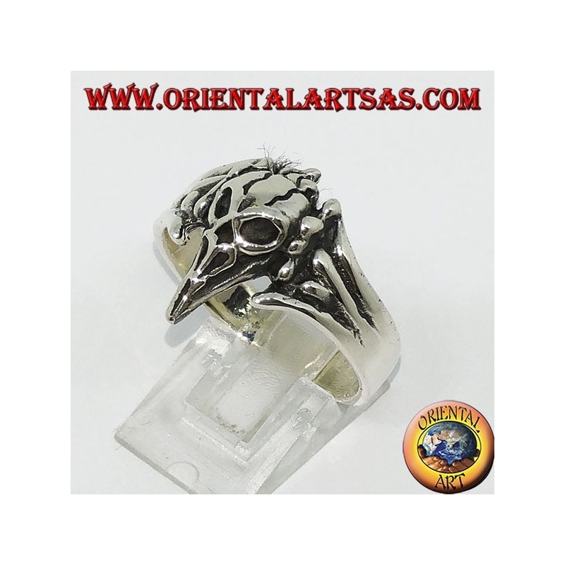 Anello in argento con il teschio del corvo