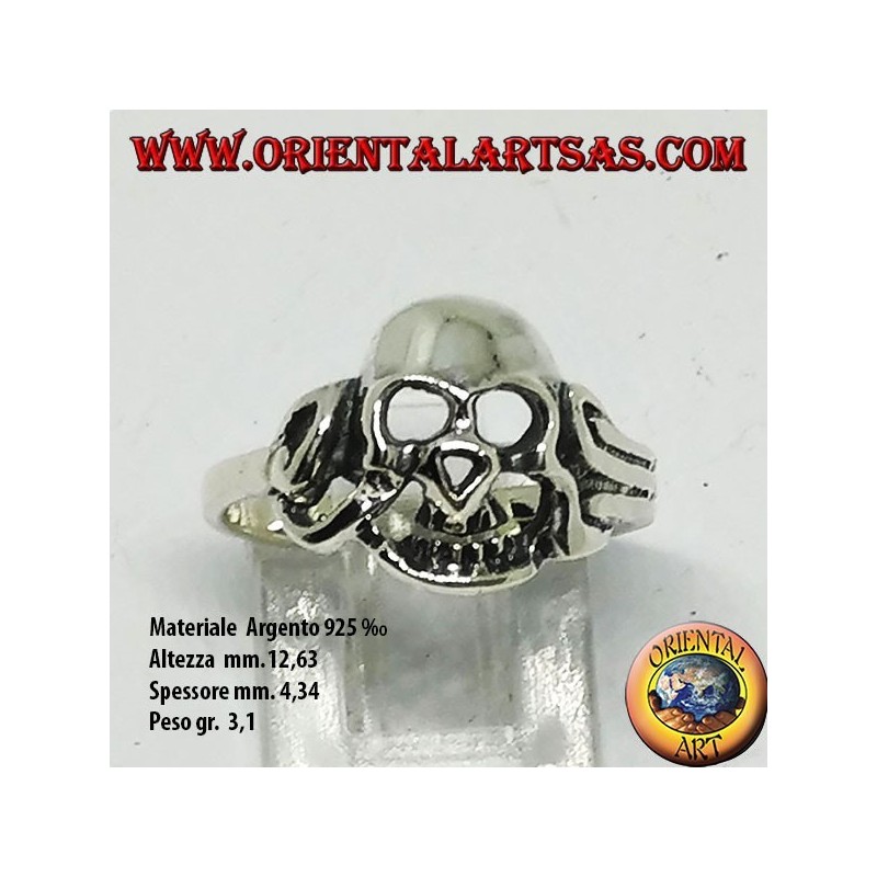 Anillo de plata de una calavera viscosa.