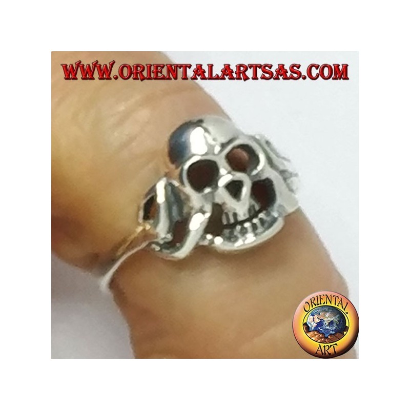 Silver ring of a slimy skull