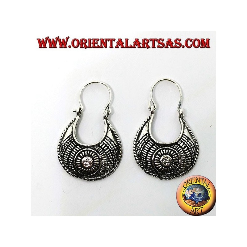 Boucles d'oreilles en argent sculpté avec un sac sculpté de style ethnique