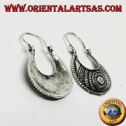 Boucles d'oreilles en argent sculpté avec un sac sculpté de style ethnique